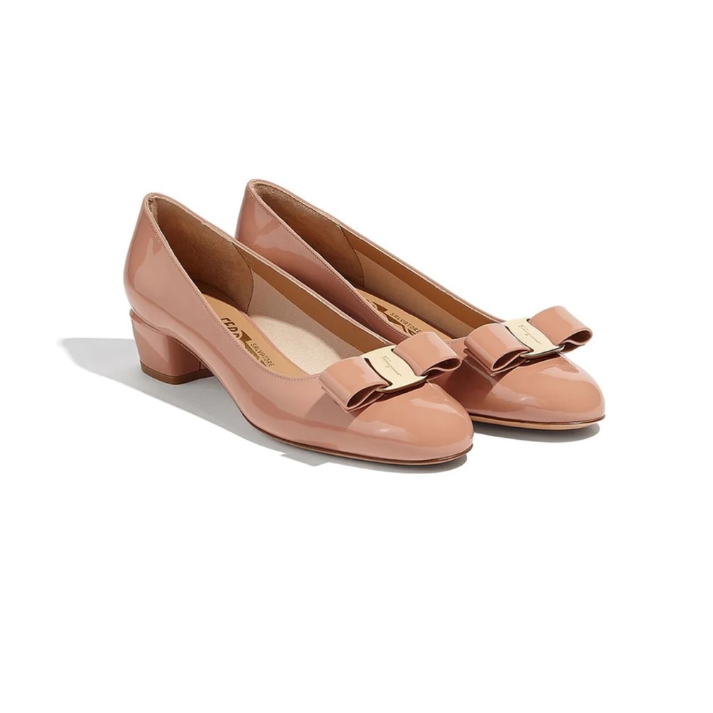 Salvatore Ferragamo Vara Patent Bow Pump Size 6.5B
